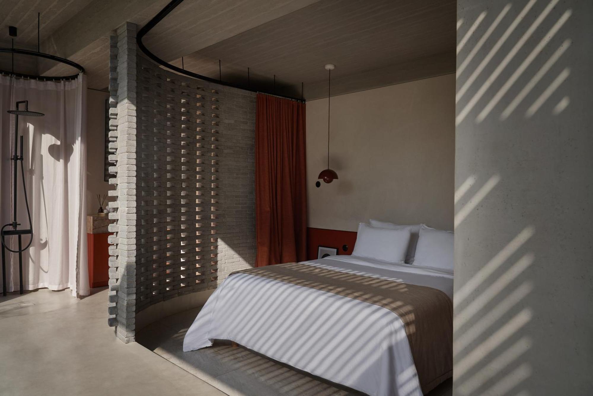 فندق The Newel Psychiko أثينا المظهر الخارجي الصورة A bedroom at the hotel